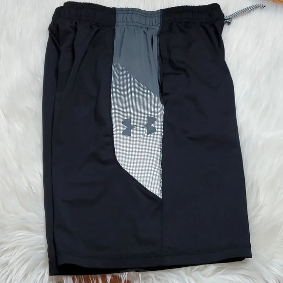 Under armour sales loose shorts heatgear